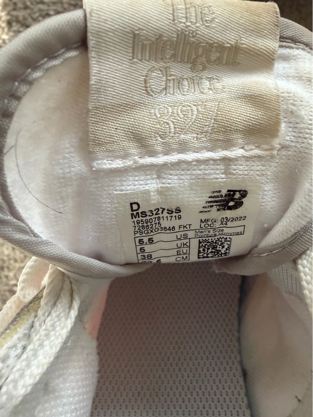 New Balance 327 sneakers lot of 2! Size 5.5 boys, 7 female w/extra laces gray wh - Picture 4 of 15